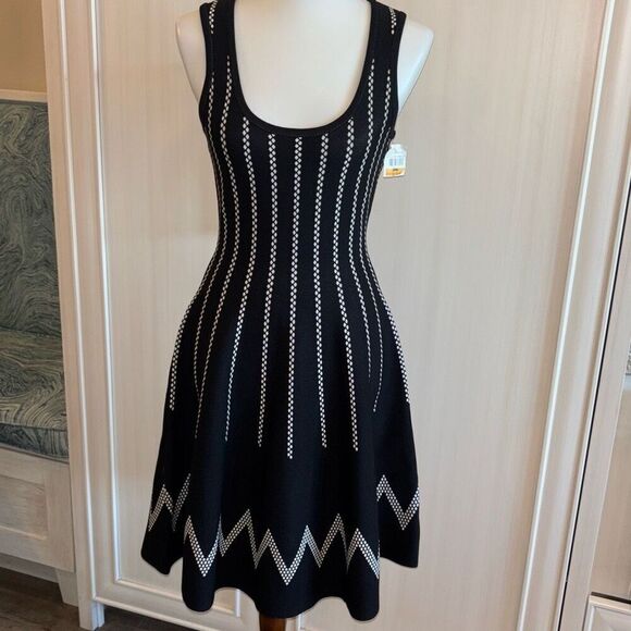 NWT Hale Bob black/white fit & flare dress Sz S graphic summer cruise - Picture 1 of 13
